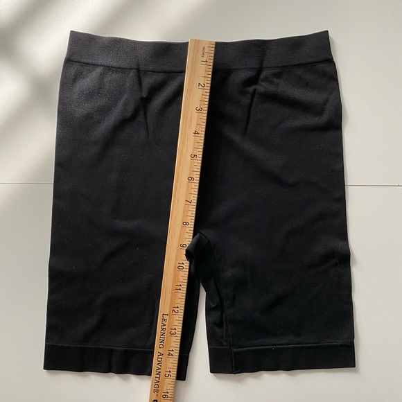 Marilyn Monroe Spandex Shorts - Picture 2 of 4